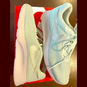 Nike Women’s Tanjun sneakers size 11